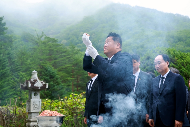 이상호 태백시장, 민선9기 첫 공식일정 참배로 시작