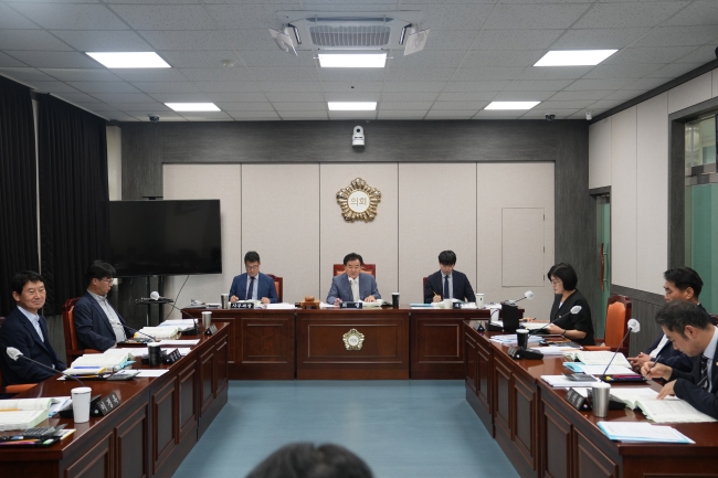 “유지보수등 사후 관리 대비한 지역 벽화 조성을”