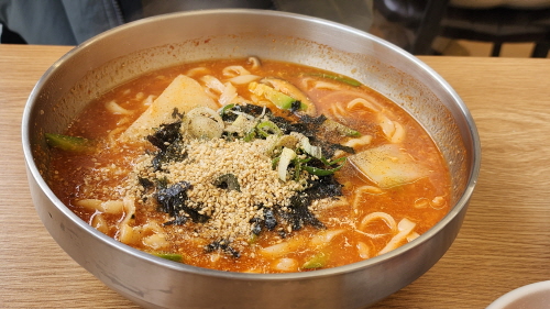 [맛집멋집]120터미널 옆 강릉 장칼국수&국밥 태백점“한 겨울 얼큰한 장칼국수 한그릇으로”